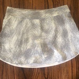 Outdoor Voices Exercise Skort, gray and cream brushstroke print, size S